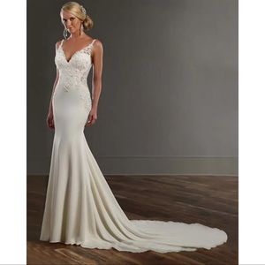 Brand new w/tags. Very elegant wedding dress.